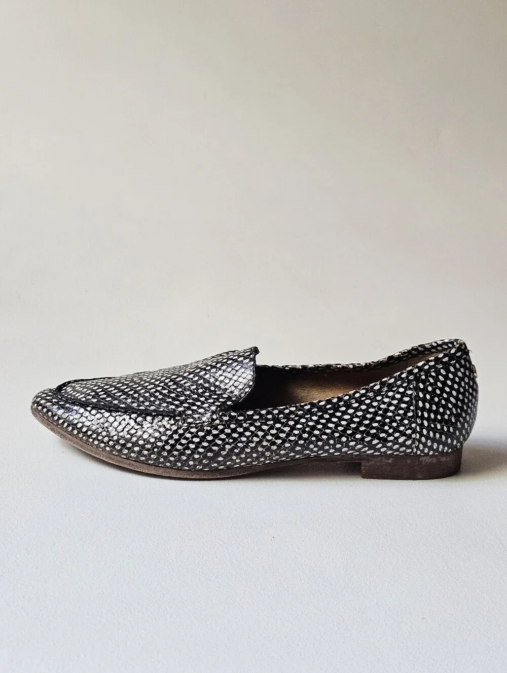 Kate Spade New York Snakeskin Print Leather Loafers Women's 7.5M Slip On Pointed